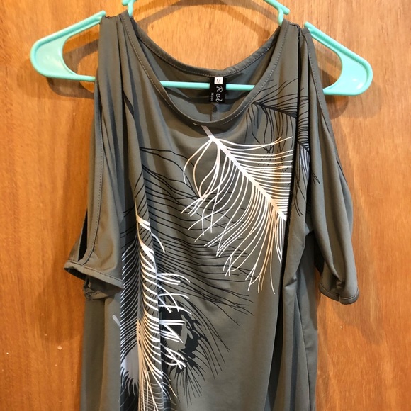 Shirts/ Blouses - Picture 6 of 7